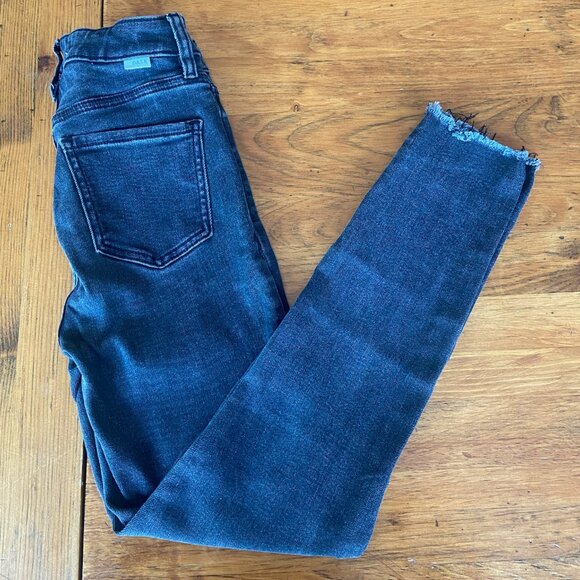Daze Denim - EUC Daze Faded Black Raw Hem Hug Skinny Jeans Sz 25